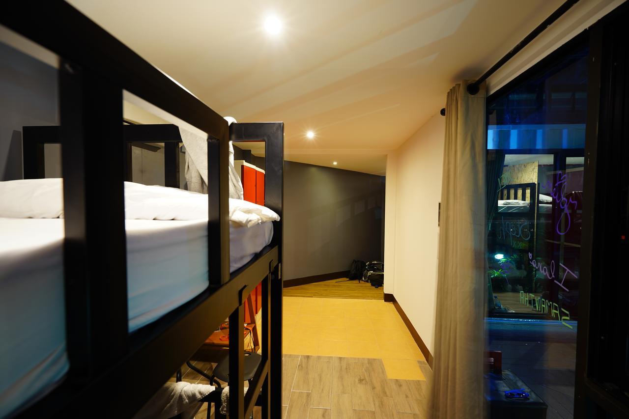 At Box Hostel Chiang Mai Exterior foto