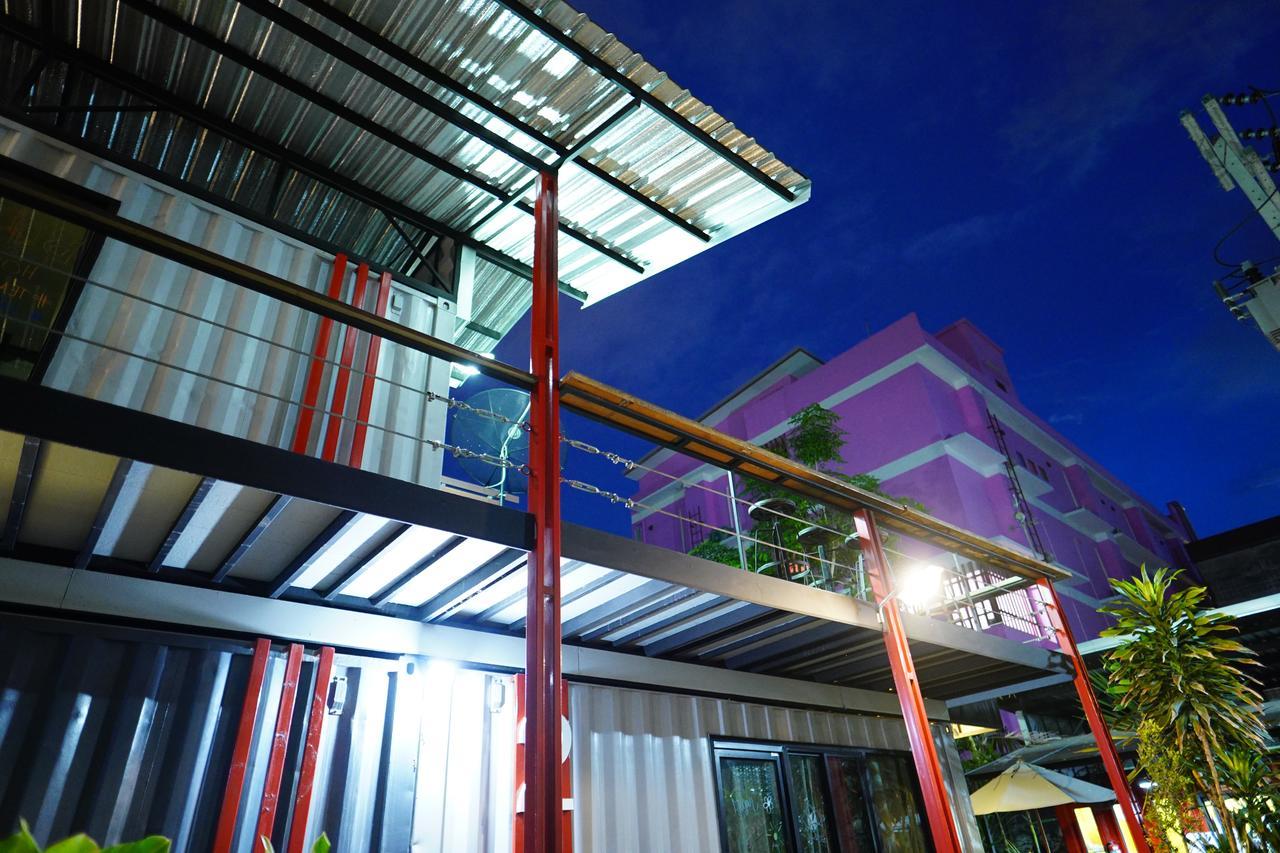 At Box Hostel Chiang Mai Exterior foto