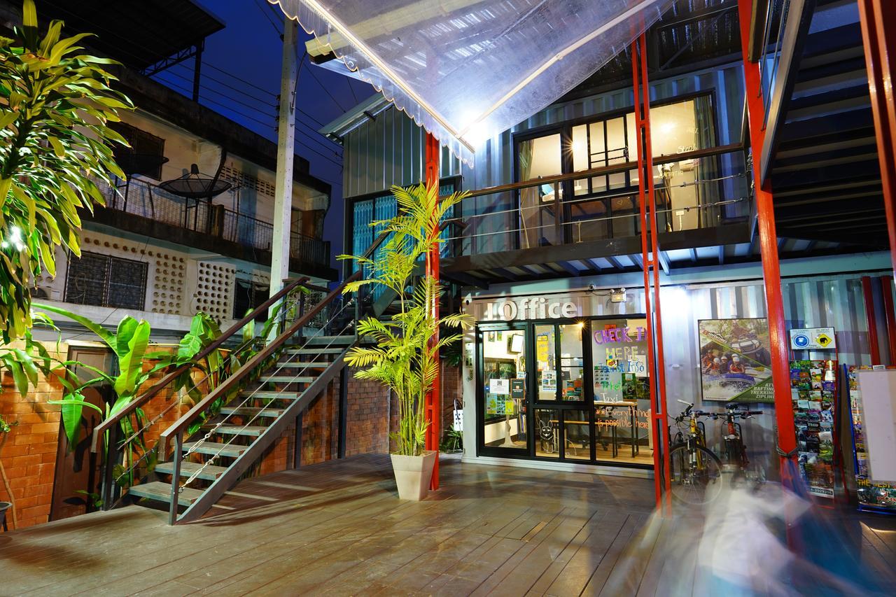 At Box Hostel Chiang Mai Exterior foto