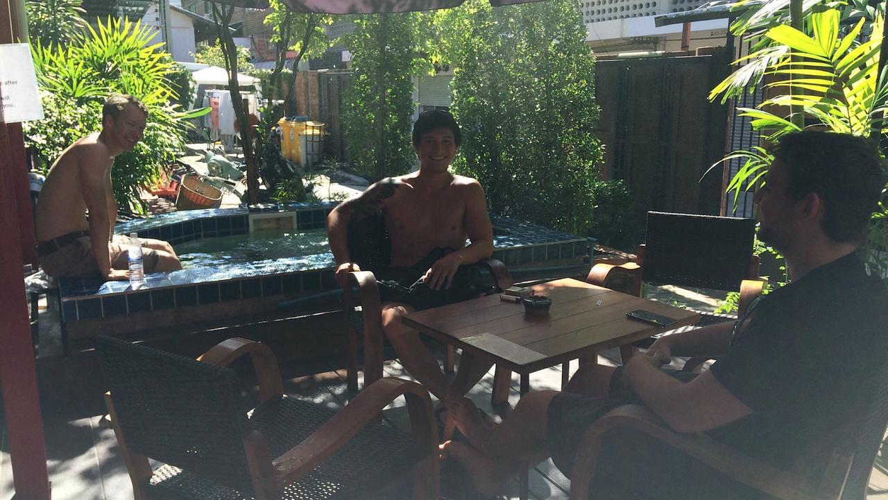 At Box Hostel Chiang Mai Exterior foto