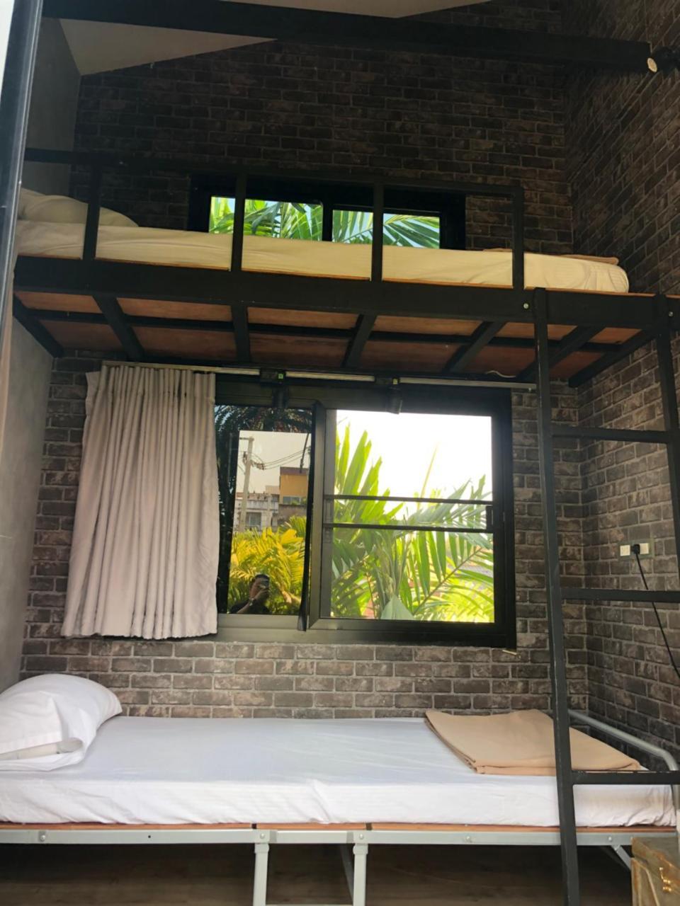 At Box Hostel Chiang Mai Exterior foto