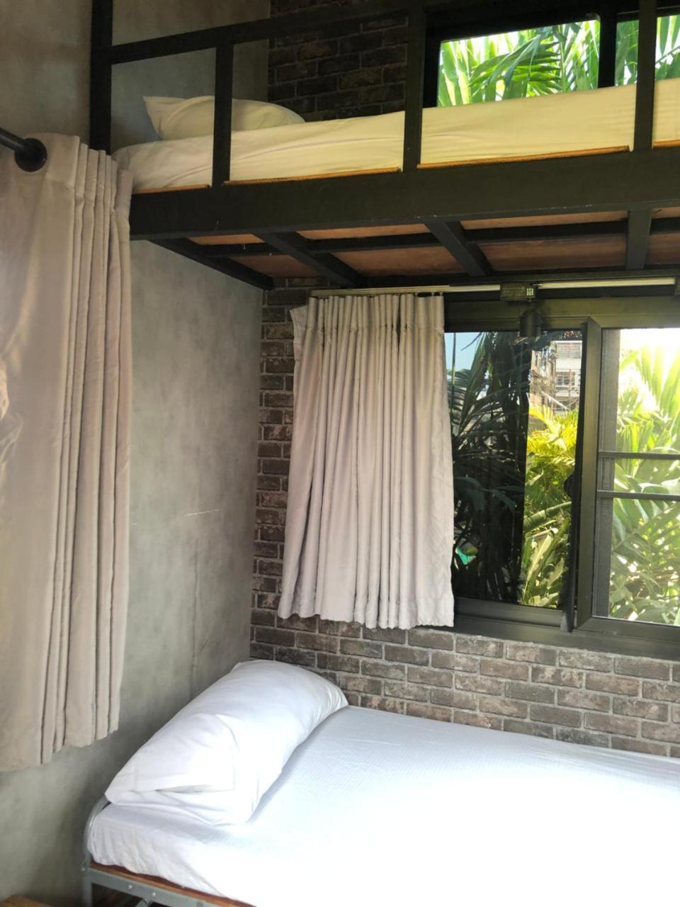 At Box Hostel Chiang Mai Exterior foto